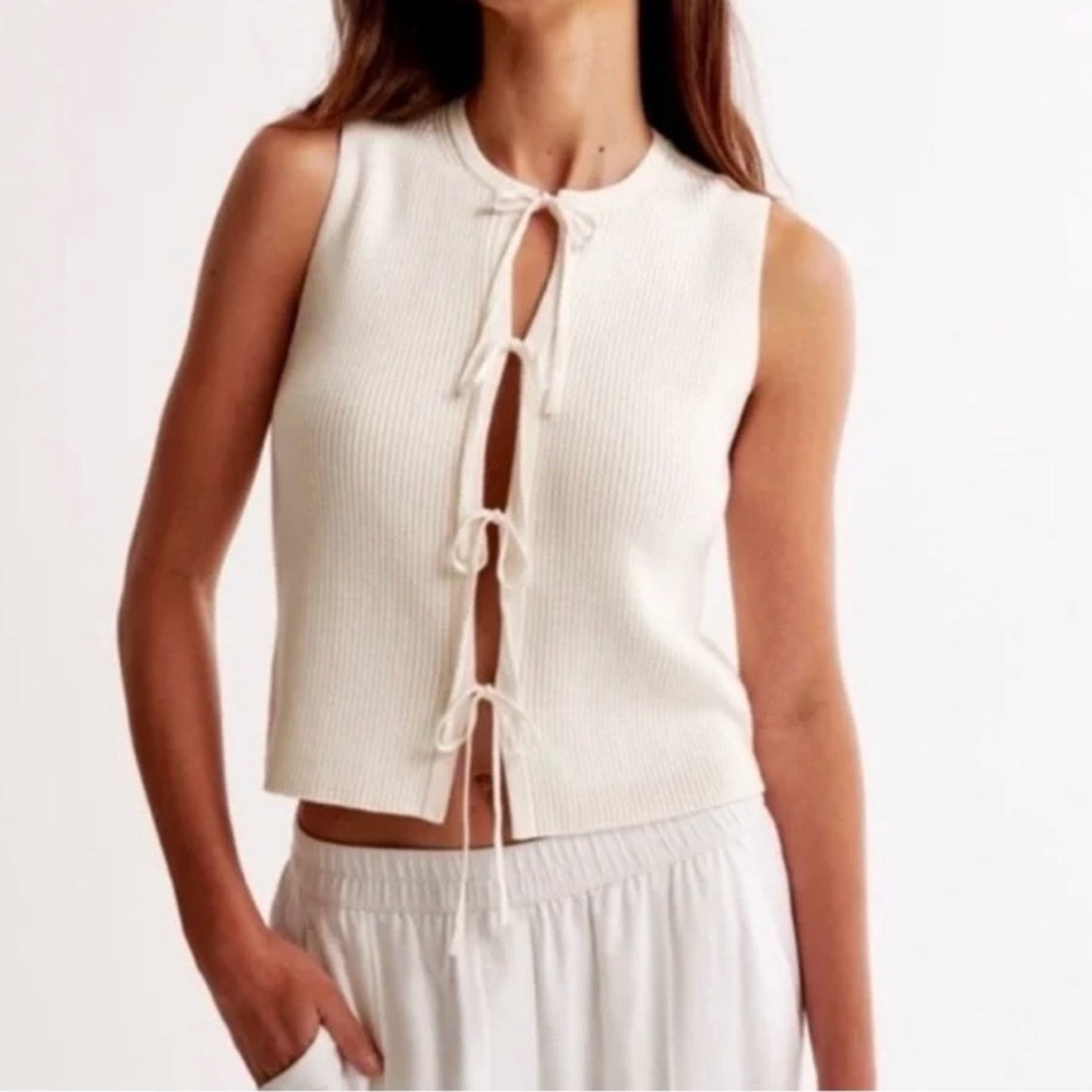 ABERCROMBIE & FITCH Cream Tie-Front Ribbed Shirt